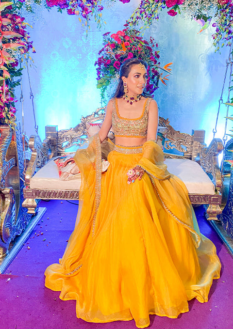 Yellow lehenga for sales mehndi